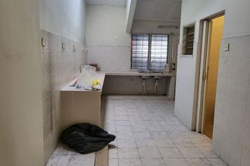 OUG/Happy Garden 2 Storey Terrace House For Sales