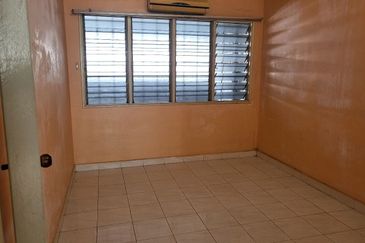 OUG/Happy Garden 2 Storey Terrace House For Sales