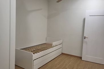 1.5 Storey Terrace House at OUG For Sale