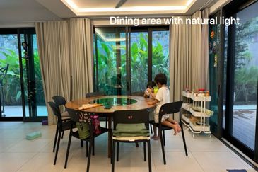 Luxurious Semi Detached House Taman United For Sale