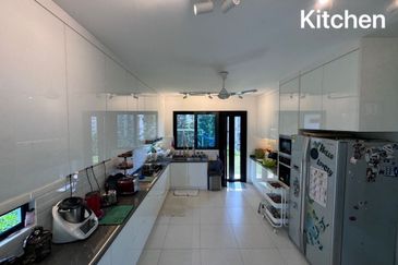 Luxurious Semi Detached House Taman United For Sale