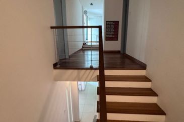 Luxurious Semi Detached House Taman United For Sale