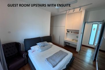 Luxurious Semi Detached House Taman United For Sale