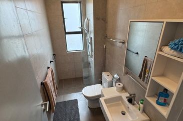 Luxurious Semi Detached House Taman United For Sale