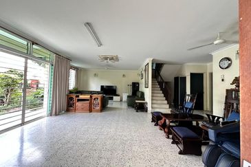 Semi-D House in Taman OUG For Sale