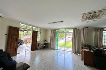 Semi-D House in Taman OUG For Sale