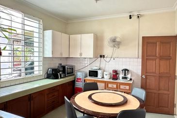 Semi-D House in Taman OUG For Sale