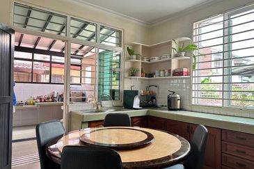 Semi-D House in Taman OUG For Sale