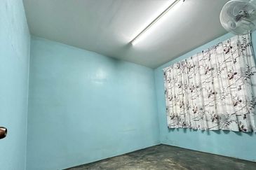 Semi-D House in Taman OUG For Sale