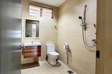 Semi-D House in Taman OUG For Sale