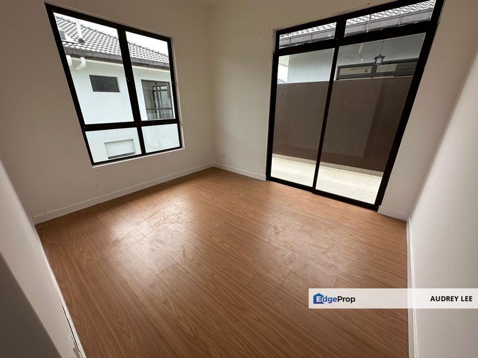 Semi-D looks terrace house for rent! 4 rooms! , Selangor, Cyberjaya