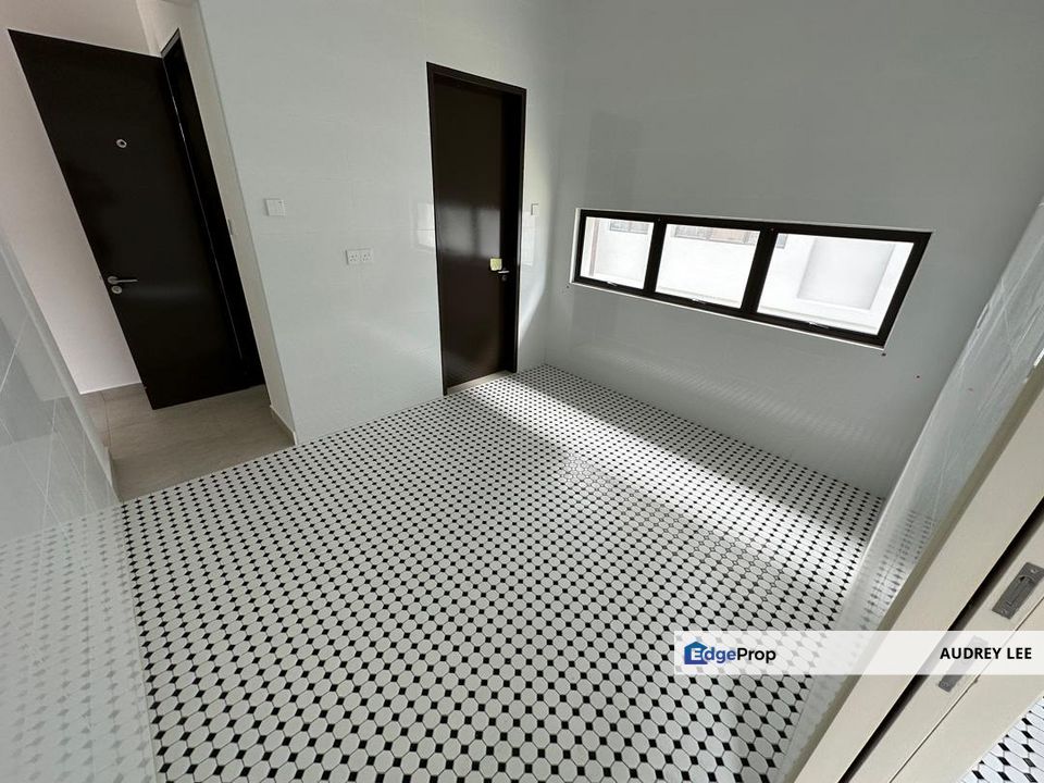 Semi-D looks terrace house for rent! 4 rooms! , Selangor, Cyberjaya