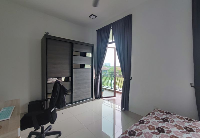 Isle of Kamares, Setia Eco Glades