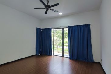 Summerglades, Perdana Lakeview West