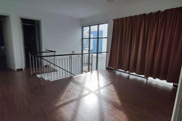 Summerglades, Perdana Lakeview West