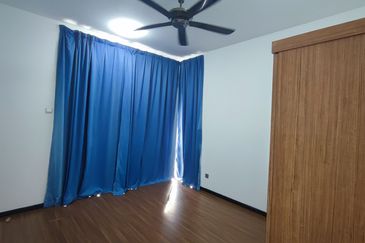 Summerglades, Perdana Lakeview West