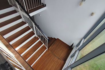 Summerglades, Perdana Lakeview West