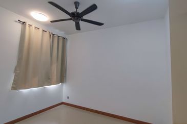 Summerglades, Perdana Lakeview West