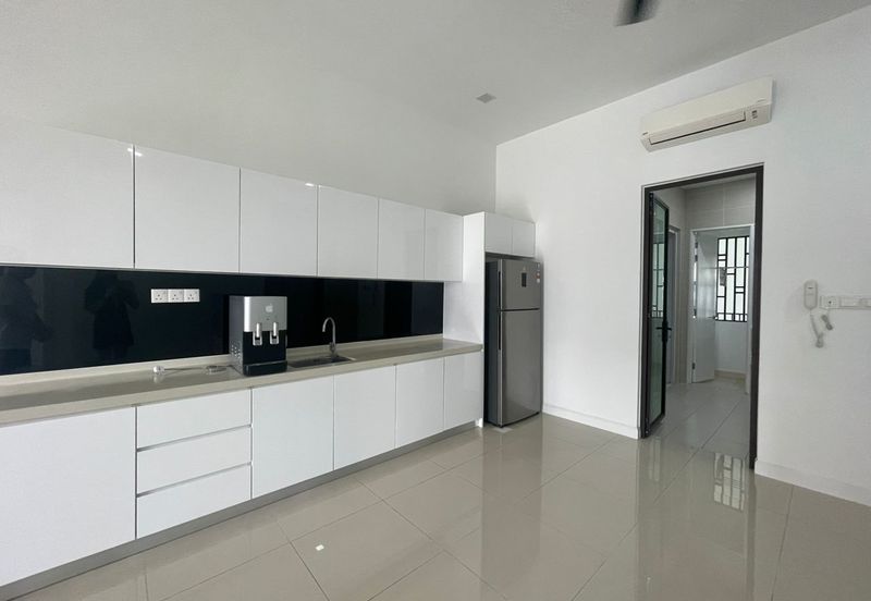 Isle of Kamares, Setia Eco Glades