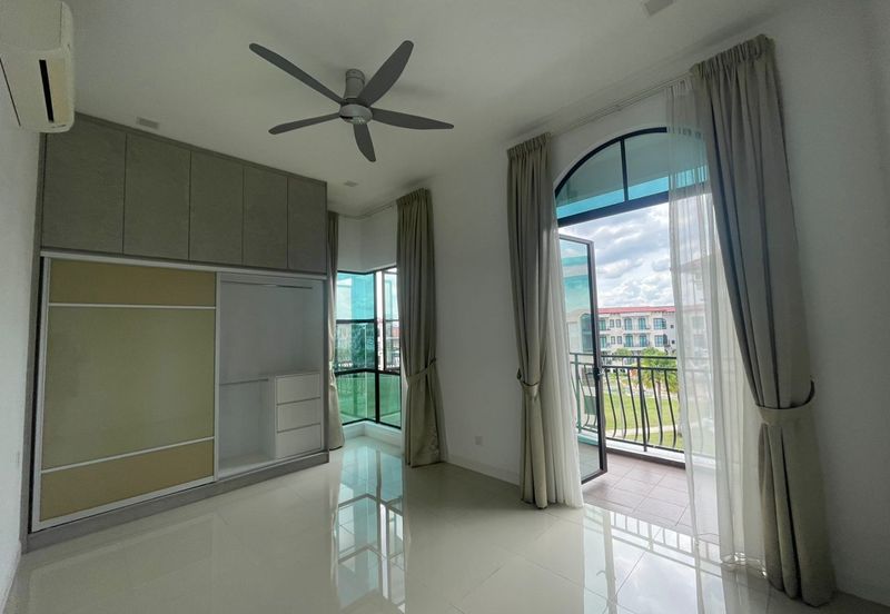 Isle of Kamares, Setia Eco Glades