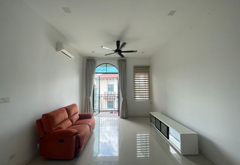 Isle of Kamares, Setia Eco Glades