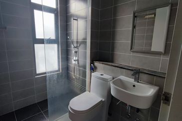 Summerglades, Perdana Lakeview West