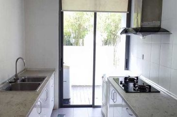 Summerglades, Perdana Lakeview West