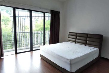 Summerglades, Perdana Lakeview West