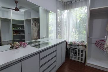 Summerglades, Perdana Lakeview West