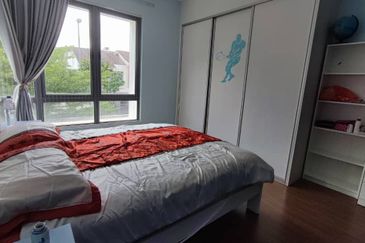 Summerglades, Perdana Lakeview West