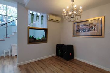 Summerglades, Perdana Lakeview West