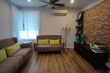 Summerglades, Perdana Lakeview West