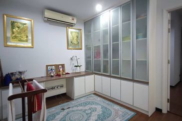 Summerglades, Perdana Lakeview West