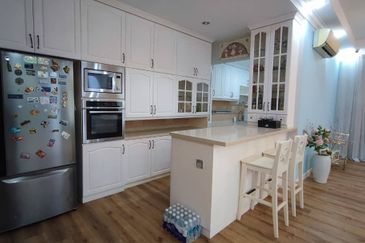 Summerglades, Perdana Lakeview West