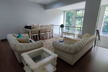 Summerglades, Perdana Lakeview West