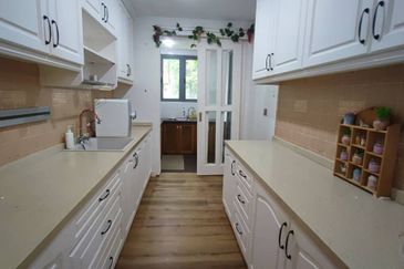 Summerglades, Perdana Lakeview West