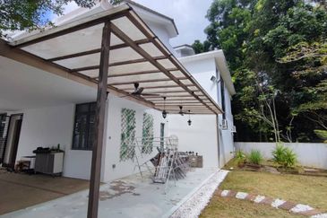 Summerglades, Perdana Lakeview West