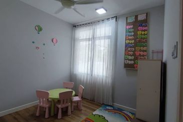 Summerglades, Perdana Lakeview West