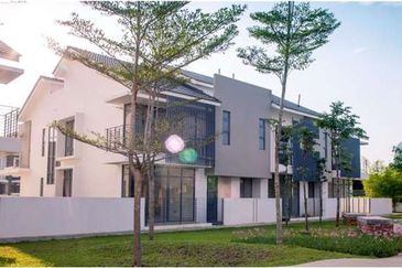 Summerglades, Perdana Lakeview West