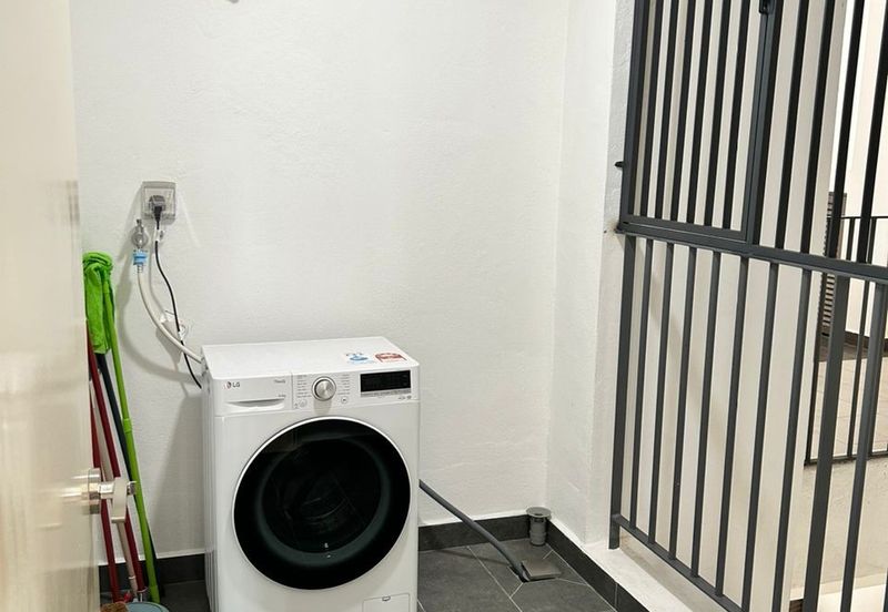 Lake Point Residence