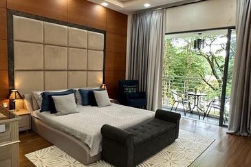 Summerglades, Perdana Lakeview West