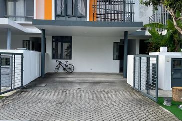 Summerglades, Perdana Lakeview West