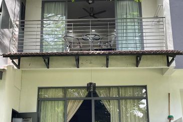 Summerglades, Perdana Lakeview West