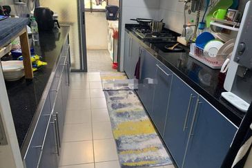 Summerglades, Perdana Lakeview West