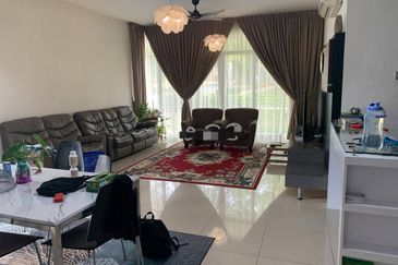 Summerglades, Perdana Lakeview West