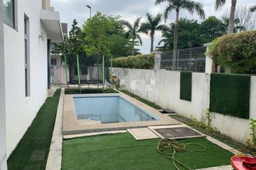 Summerglades, Perdana Lakeview West