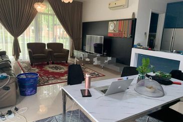 Summerglades, Perdana Lakeview West