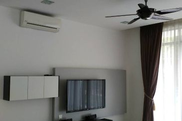 Summerglades, Perdana Lakeview West