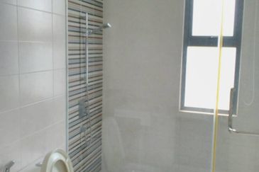 Summerglades, Perdana Lakeview West