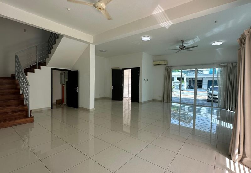 MYDiva, Perdana Lakeview East